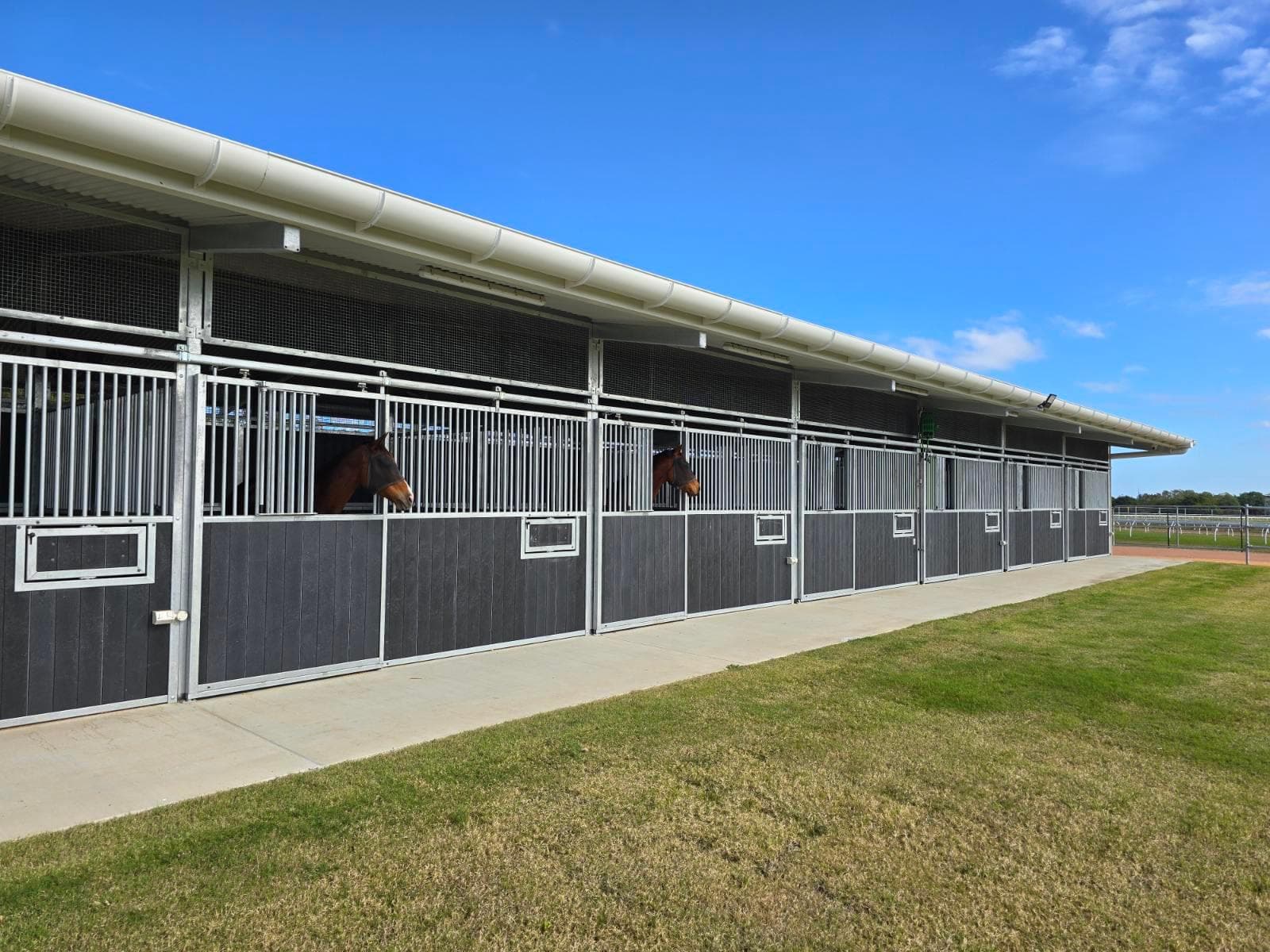 10 New Oncourse Stables 2.JPG